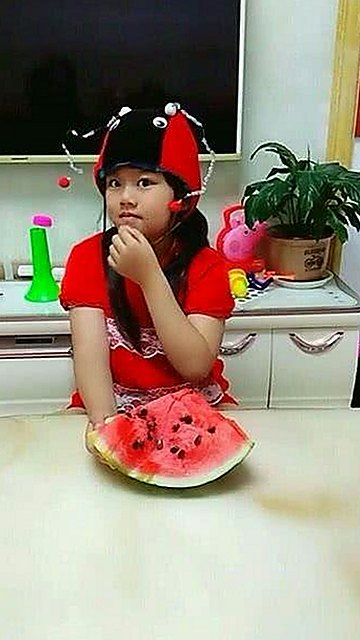 蔡徐坤微博爆料引热议，娱乐圈秘密再受关注