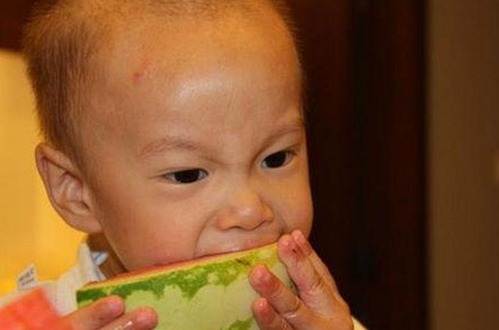 娱乐圈趣闻大揭秘：从三叶草到连麦互动的吃瓜时光